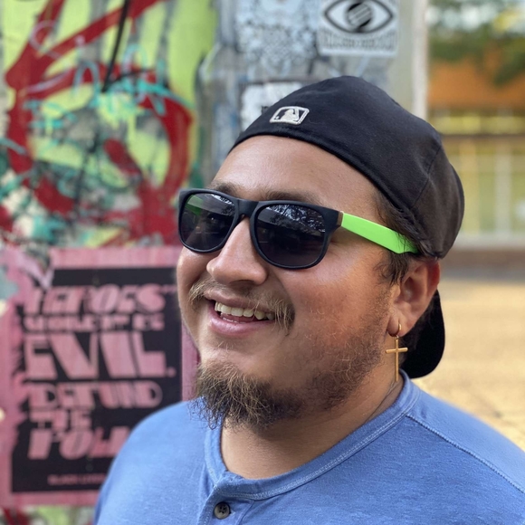 Poshmark profile picture for @ezequiel